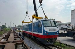 Đường sắt Việt Nam tiếp nhận lô đầu máy diesel thế hệ mới