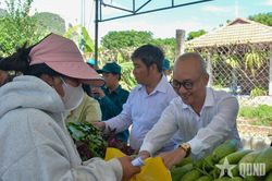 Ấm áp 'Gian hàng 0 đồng' nơi vùng quê cách mạng