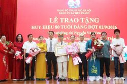 H&agrave; Nội: Trao Huy hiệu 80 năm tuổi Đảng tặng Đại t&aacute; Nguyễn Văn Vưu
