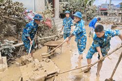 Trạm Radar 59 giúp nhân dân khắc phục hậu quả thiên tai
