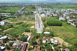 Gỡ vướng mặt bằng, bứt phá hạ tầng cho miền Trung - Bài 2: An cư chưa vững, mặt bằng khó thông
