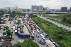 Cửa ngõ phía Đông TPHCM ùn ứ kéo dài 10km ngày đầu nghỉ lễ 2-9