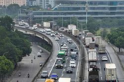 Hà Nội: Lưu lượng phương tiện tăng cao trong ngày đầu nghỉ lễ