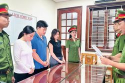 Vợ chồng mạo danh lương y, b&aacute;n thuốc gia truyền chứa chất cấm