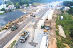 Thi công xuyên lễ đường kết nối sân bay Long Thành