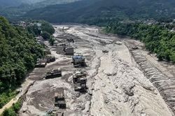 Số người chết và mất tích do lũ lụt và sạt lở đất tàn phá ở Nepal tăng mạnh