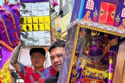 Người dân nườm nượp về đền Bảo Hà cầu tài, cầu lộc