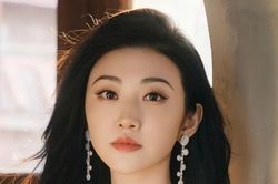 Cú trượt đau của Đệ nhất mỹ nữ Bắc Kinh