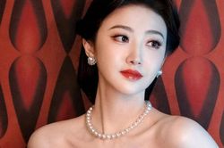 Cú trượt đau của Đệ nhất mỹ nữ Bắc Kinh