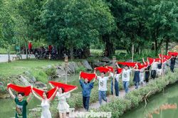 Du khách nhộn nhịp khám phá miền đất Cố đô Hoa Lư dịp 2/9