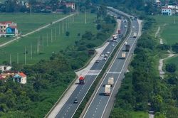 Chuyên gia giao thông: Xác định chính xác khoảng cách tương ứng với tốc độ không đơn giản
