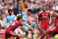 Trực tiếp Liverpool vs Nottingham 0-0 (H1): Không vào!!! Sóng gió khung thành Liverpool