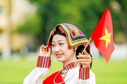 Không đi xa, nhiều gia đình chọn trung tâm Hà Nội vui Tết Độc lập