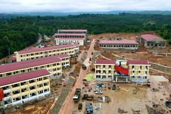 Những công trường không nghỉ trước ngày khai giảng ở biên giới Gia Lai