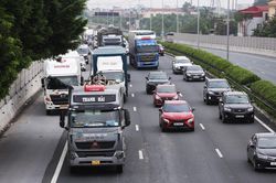 Cửa ngõ phía Nam Hà Nội ùn tắc từ sáng sớm ngày đầu nghỉ lễ 2/9