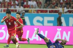 Tuyển Việt Nam tái đấu Thái Lan: HLV Kim Sang Sik chỉnh hàng thủ
