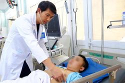 Bác sĩ hai bệnh viện cứu trái tim chàng trai 27 tuổi