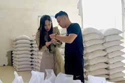 Vợ chồng 9X bỏ phố về quê thuê 40 mẫu đất, giúp 4.000 hộ nông dân tăng thu nhập