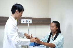 Nữ du khách đột quỵ khi đi du lịch, hồi phục ngoạn mục sau 24 giờ