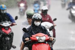 H&agrave; Nội v&agrave; loạt tỉnh th&agrave;nh miền Bắc mưa lớn, Biển Đ&ocirc;ng c&oacute; thể xuất hiện b&atilde;o