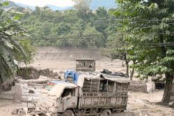 Cảnh tượng hoang tàn ở Nepal sau trận lũ quét thảm khốc
