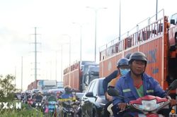 Nhiều tuyến đường cửa ng&otilde; ph&iacute;a Đ&ocirc;ng TP Hồ Ch&iacute; Minh &ugrave;n tắc ng&agrave;y đầu nghỉ lễ