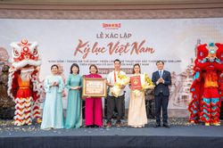 Kh&ocirc;ng gian 414 tượng gốm tr&ecirc;n n&uacute;i B&agrave; Đen được x&aacute;c lập kỷ lục Việt Nam