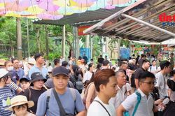 Các điểm di tích và khu vui chơi tại Hà Nội đông khách trong ngày đầu nghỉ lễ