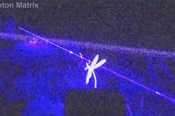 Độc lạ 'hệ thống phòng không' săn muỗi bằng tia laser