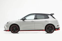 X3 hatchback hiệu năng cao, 3 tùy chọn động cơ, giá gần 390 triệu đồng