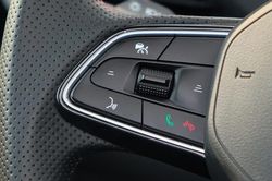 Đi cao tốc với cruise control và ACC, tài xế ô tô cần lưu ý gì để tránh đại họa?