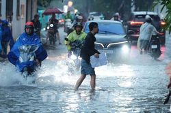 Chủ tịch thành phố Hà Nội: Không để xảy ra ngập mới tìm phương tiện ứng phó