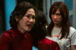 Phương Anh Đào bước vào 'khu tự trị' của Hồng Đào