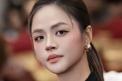 Thu Quỳnh nói lời chào khán giả