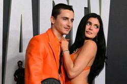 Bạn gái của nam tài tử Timothée Chalamet bị chỉ trích