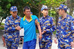 Tiếp nhận, kịp thời cứu chữa 32 ngư dân bị chìm tàu trên quần đảo Trường Sa