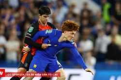 Cầu thủ Barco bị la ó dữ dội mỗi lần chạm bóng trong ngày ra mắt Chelsea
