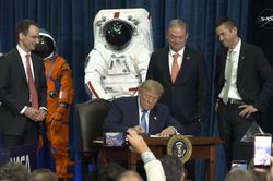 Ông Trump ký sắc lệnh thành lập Học viện Không gian Hoa Kỳ
