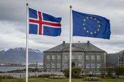 Iceland bỏ phiếu về nối lại đ&agrave;m ph&aacute;n gia nhập EU giữa sức &eacute;p từ vấn đề Greenland