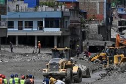 Thương vong tiếp tục tăng sau thảm họa lũ quét tại Nepal và Trung Quốc
