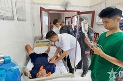 Kịp thời cấp cứu 32 ngư dân gặp nạn trên biển
