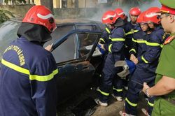 Thực tập cứu nạn cứu hộ tai nạn giao thông tại phường Ayun Pa