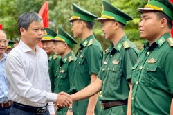 Phó Chủ tịch UBND tỉnh Nguyễn Hữu Quế làm việc với Đồn Biên phòng Ia O và Ia Chia
