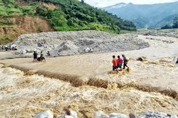 Xã Trịnh Tường: Để học sinh đến trường an toàn trong mùa mưa lũ