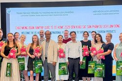 Quà lưu niệm trở thành 'sứ giả' của điểm đến