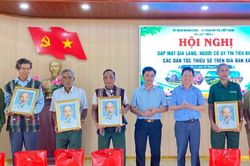 C&aacute;t Ti&ecirc;n 3 gặp mặt gi&agrave; l&agrave;ng, người c&oacute; uy t&iacute;n ti&ecirc;u biểu