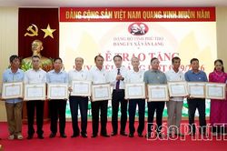Ph&uacute; Thọ c&oacute; 14.654 đảng vi&ecirc;n được tặng Huy hiệu Đảng dịp Quốc kh&aacute;nh 2/9