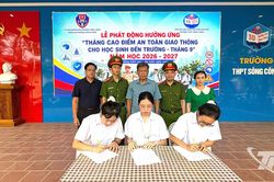 Hơn 1.800 học sinh tham gia Lễ phát động Tháng cao điểm an toàn giao thông