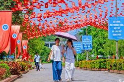 Thái Nguyên rực rỡ cờ hoa trong ngày đầu kỳ nghỉ lễ
