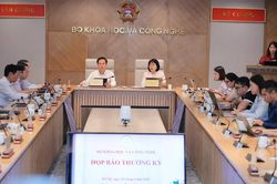 Xuất khẩu công nghệ số tăng 41%, Việt Nam tăng tốc cuộc đua AI và bán dẫn